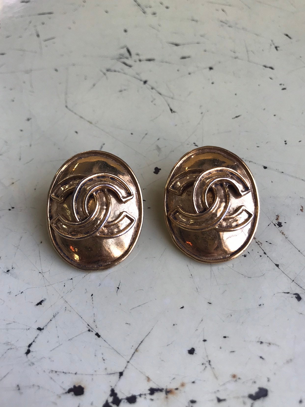 Original Chanel 1994 CC Yellow Gold Plated Clip on Fashion. Earrings 94 P  Vintage Accessory . Complete with Authentication Certificate , Luxury,  Accessories on Carousell