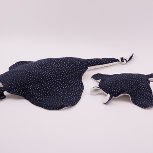 Mantarochen Plüschtier für Kinder Kuscheltier Rochen Kissen blau/weiss aus kuschelweichem Musselin in Groß und Klein besondere Geschenkidee Bild 7