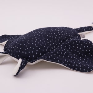 Mantarochen Plüschtier für Kinder Kuscheltier Rochen Kissen blau/weiss aus kuschelweichem Musselin in Groß und Klein besondere Geschenkidee Bild 3