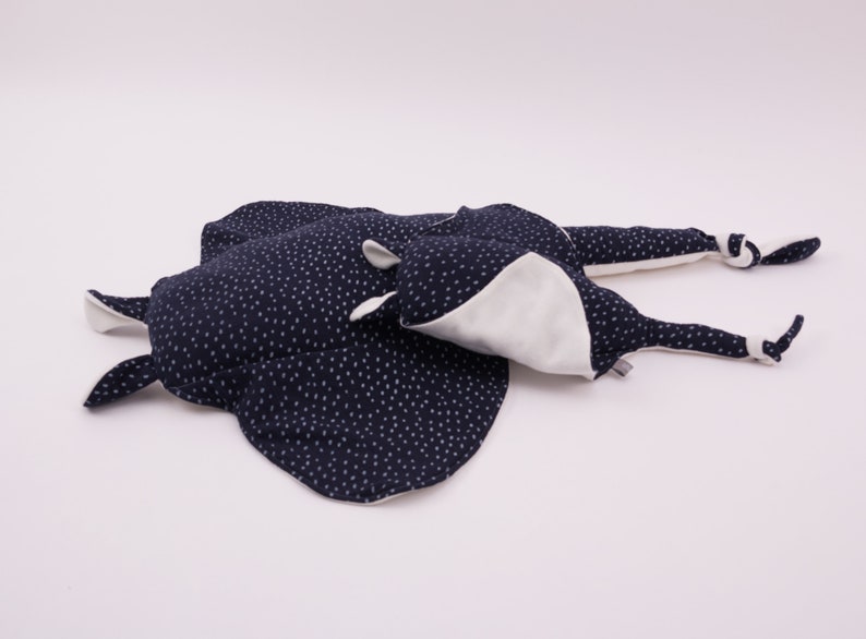 Mantarochen Plüschtier für Kinder Kuscheltier Rochen Kissen blau/weiss aus kuschelweichem Musselin in Groß und Klein besondere Geschenkidee Bild 9