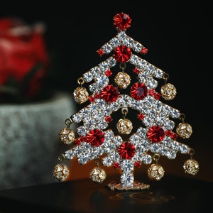 Dainty Dazzling Christmas Tree (Red)