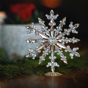 Dazzling Holiday Glow: Crystal Rhinestone Christmas Star Decoration