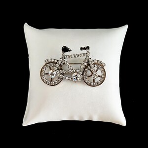 Handgemaakte broche – elegante fiets