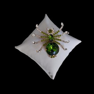 Exclusive Brooch – Spider with Detailed and Sophisticated Design