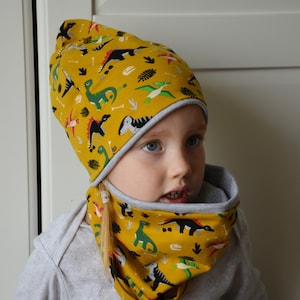 Dinosaur yelow Muts en lus set, Winter fleece Muts en Nek sjaal Maat 39cm -56 cm, Band Beanie Loop kids,dino beanie,Mütze Schal