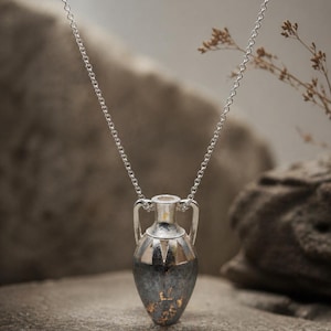 Amforavashalsband: Sterlingsilver med 24K guldfolie, grekisk berlock