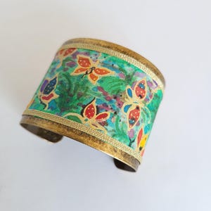Hand-painted silk cuff bracelet with butterfly motif: bronze-colored metal and multicolored ribbon