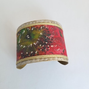 Hand-painted silk cuff bracelet with red flower motif: bronze-colored metal and silk ribbon