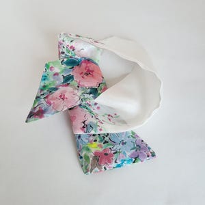 Hand-painted floral silk bracelet: 52 x 6 cm, to wrap nicely around the wrist