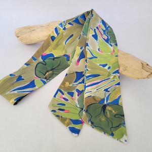 Fine silk scarve, green and blue : 89 x 5 cm