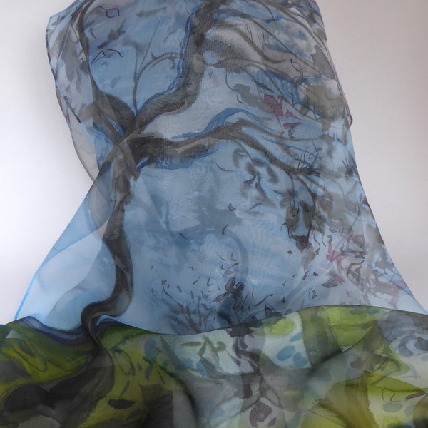 Etole mousseline soie peint main motif paysage, écharpe mousseline bleu ciel, arbre peint, idée cadeau femme