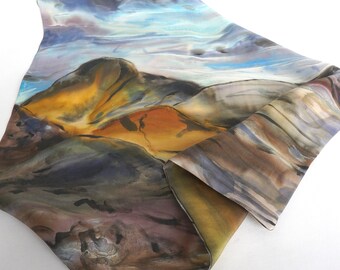 Foulard en soie peint main paysage de montagnes, carré de soie paysage islande, cadeau pour femme