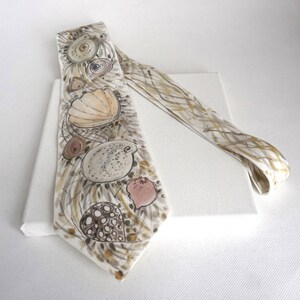 Corbata de seda pintada a mano con estampado de conchas, conchas pintadas a mano, corbata para mujer, corbata para hombre, regalo para él imagen 9
