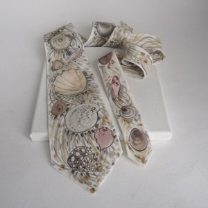 Corbata de seda pintada a mano con estampado de conchas, conchas pintadas a mano, corbata para mujer, corbata para hombre, regalo para él imagen 2