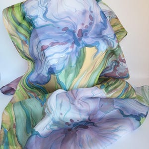 Hand-painted silk stole with floral motif: iris, 180 x 45 cm, mauve, green