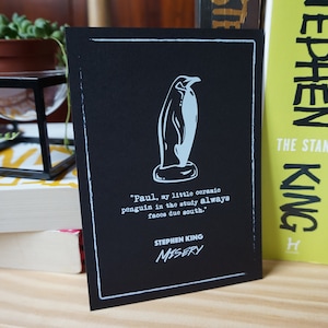 Citazione di Stephen King Misery / Stampa formato cartolina A6 / Inchiostro bianco su cartoncino nero / Annie Wilkes Villain