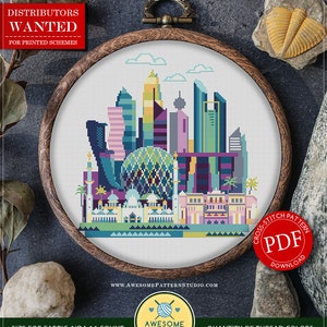 Peut inclure: Un motif de point de croix du paysage urbain d'Abu Dhabi, encadré dans un cercle en bois. Le design présente des bâtiments colorés et un dôme, avec le texte "COUNTED CROSS STITCH PATTERN" et "DISTRIBUTEURS WANTED". La taille du tissu est de 21,59 x 21,75 cm.