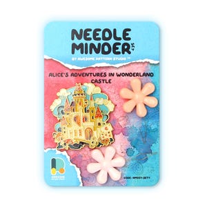 Zestaw Needle Minder - Magnetyczny Needle Minder z zamkiem Alicji w Krainie Czarów + 2 nawlekacze do igieł + nożyczki do haftu. Szpilka emaliowana do szycia