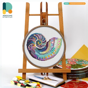 Mandala Nautilusschelp Borduurpakket en patroon - moderne borduurkunst, CS1279