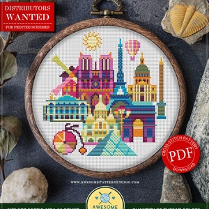 Puede incluir: Patrón de punto de cruz contado para descarga instantánea, con una ilustración colorida de monumentos parisinos emblemáticos, como la Torre Eiffel, la Catedral de Notre Dame y el Arco del Triunfo. El patrón tiene 90 x 91 puntos y requiere 18 colores DMC.