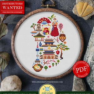 Può includere: Schema di punto croce contato per il download immediato, con un'illustrazione colorata di icone coreane, tra cui una pagoda, fiori di ciliegio e una donna coreana tradizionale con un vestito rosso. Lo schema è di 80 x 117 punti e richiede 20 colori DMC.