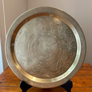 Plateau chinois gravé rond en laiton, décor asiatique, accent de design en or rare Boho, idée cadeau