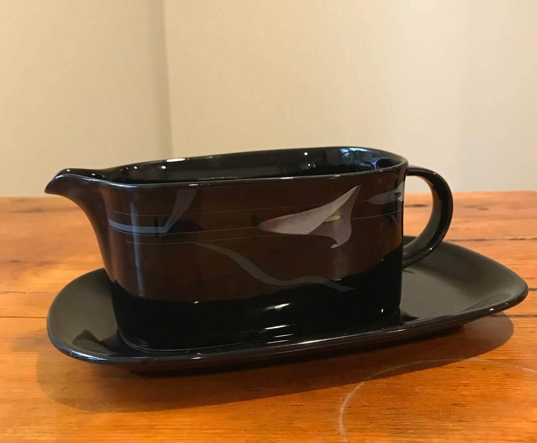 Mikasa Japan Galleria FK701 Opus Calla Lily Black Gravy Boat Dish With