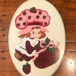 Art mural en bois vintage Charlotte aux fraises peint à la main, dessin animé rétro des années 1980, nostalgie des années 1980