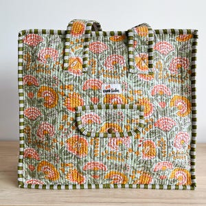 Urmi Boho Blumendruck große Einkaufstasche, weiche, robuste, gesteppte Einkaufstasche, umweltfreundliche Wochenend- oder Reisetasche, Yoga- oder Sporttasche, Reißverschlusstasche