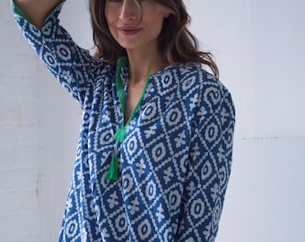 Léger, chemise tunique en pur coton, boho kurti pour les vacances, robe ou tunique en coton, tunique caftan à imprimé marocain avec pompon, caftan tunique d'été