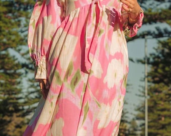 Vestido midi rosa con flores y mangas abullonadas: vestido bohemio con lazo delantero, atuendo romántico para invitada de boda, vestido fluido de manga larga.