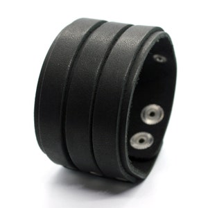 R353 - Minimalist Black Leather Cuff Buttons Bracelet: Unisex Three-Stripe Design