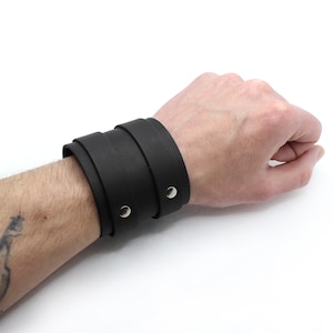 Matador heren leren brede manchetarmband met dubbele gesp, rechthoek 2 inch | Handgemaakte polsband glad generfd kalfsleer | Sieraden voor heren