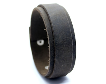 Pulsera ancha de cuero marrón grunge Vertigo para hombre, ajustable de 1 pulgada / Pulsera estrecha unisex para regalo / Grabado en la parte superior
