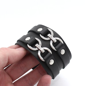 Valimar cuff - medium wide leather cuff bracelet decorated  by metal curved pendants | Short arm guard bracelet | Women wide wrist cuff