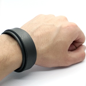 Narrow Black Leather Wrist Cuff Bracelet - Adjustable Men&#39;s Band