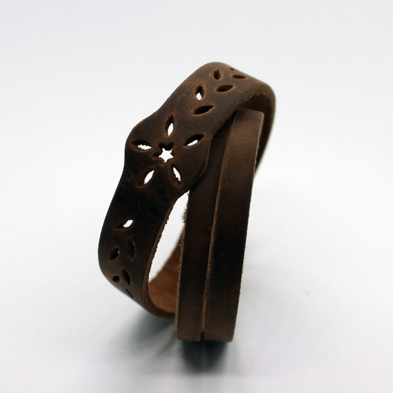 LEATHER STAR STUD BRACELET SOFT BROWN LEATHER STAR STUD BRACELET SOFT BROWN