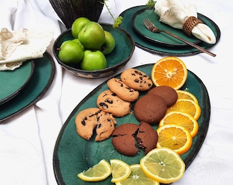 Bandeja de cerámica turquesa hecha a mano: Plato ovalado con forma de hoja
