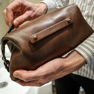 Personalisierte Vintage Leder Kulturtasche | Perfektes Vatertagsgeschenk, tolles Geschenk für Papa oder Opa