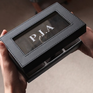 Gepersonaliseerde zwarte of bruine horlogedoos met initialen | Perfect Vaderdagcadeau, geweldig cadeau voor vader of opa
