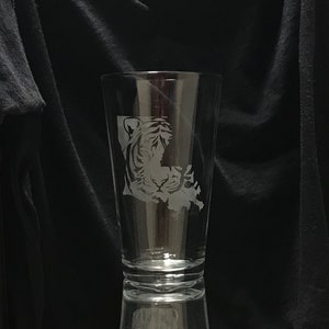 Great gift for Louisiana State fans - &quot;Louisiana Tiger&quot; etched glass ware - Pint or Double Old Fashioned