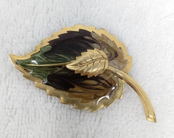 Stylized Leaf Brooch Green Gold Tone Vintage