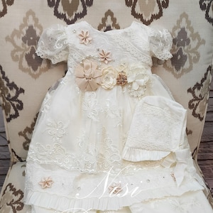 Free Shipping!! Beautiful Christening Gown, Ivory Color, Flower Designs, Baptism Dress, Hermoso Vestido Ropon Color Ivory para Bautizo