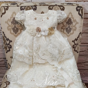 Free Shipping!! Beautiful Christening Gown, Ivory Color, Flower Designs, Baptism Dress, Hermoso Vestido Ropon Color Ivory para Bautizo
