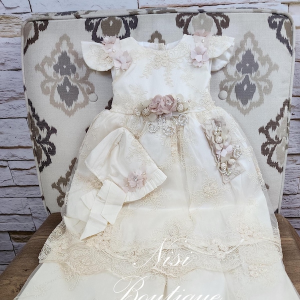 Free Shipping!! Beautiful  Christening Gown, Beige Color, Flower Designs, Baptism Dress, Hermoso Vestido Ropón Color Beige para Bautizo