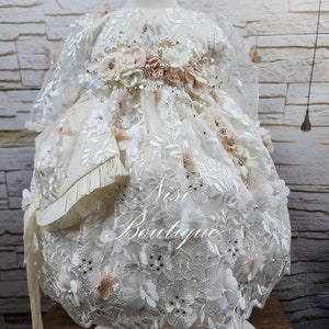 Vestido de bautizo con detalles de mariposa, manga larga, color marfil, para niña, ideal para cualquier ocasión especial.