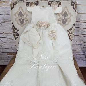 Free Shipping!! Beautiful Christening Gown, Ivory Color, Flower Designs, Baptism Dress, Hermoso Vestido Ropon Color Ivory para Bautizo