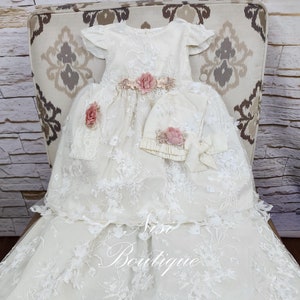 Free Shipping!! Beautiful Christening Gown, Ivory Color, Flower Designs, Baptism Dress, Hermoso Vestido Ropon Color Ivory para Bautizo