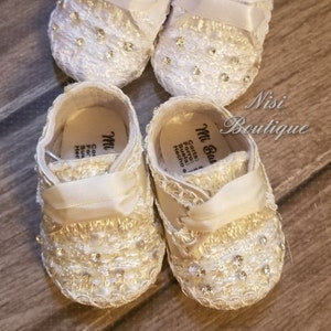 Hermosos zapatos de bebé de bautismo, zapatos de niño de bautizo de marfil o blanco, zapatos de bebé, zapatos de bebé de marfil, zapatos de bebé de color blanco