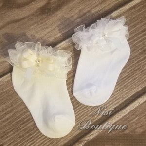 Calcetines con volantes para bautizo de niña, color blanco o marfil, de nailon, ideales para ocasiones especiales.